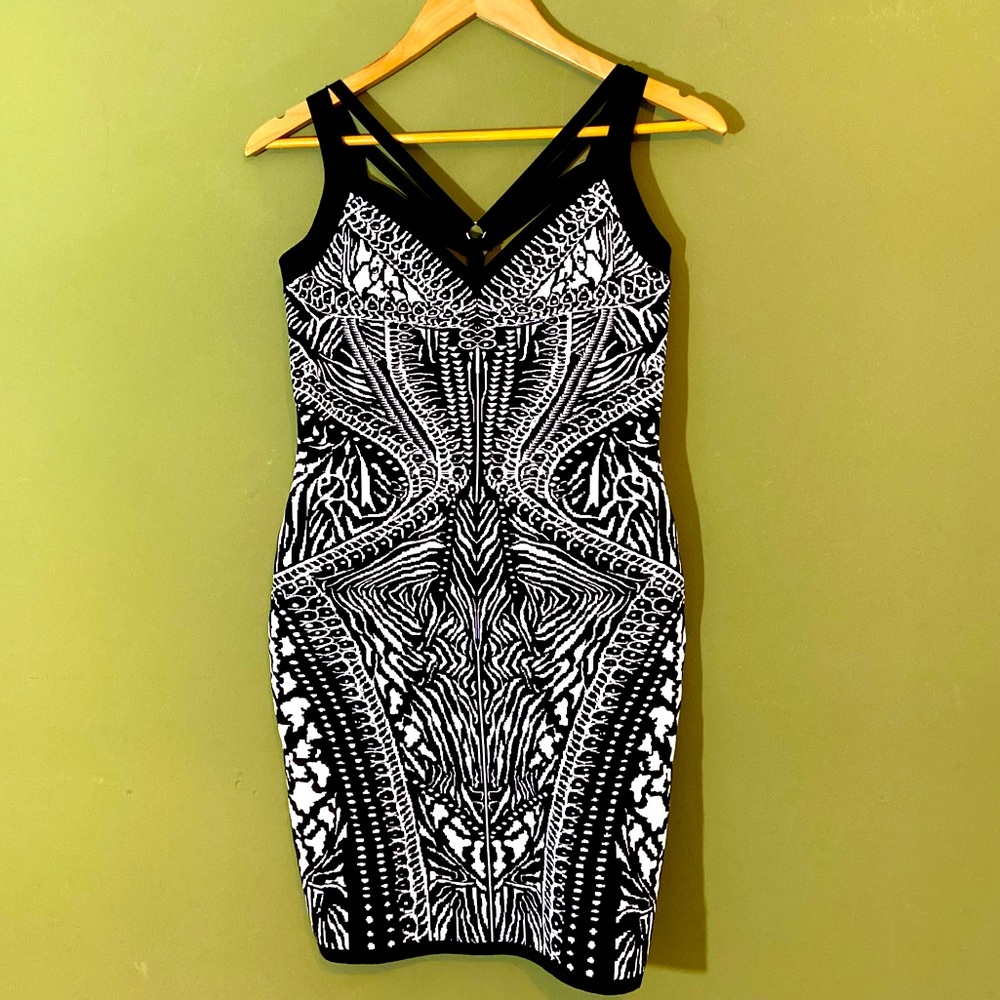 Guess NWOT sleeveless black & white knit dress M